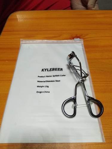 Professional Eyelash Curler with 4 Replacement Silicone Refill Pads Fits All Eye Shapes-No Pinching,Get Charming Curled Eyelashes, Fits All Eye Shapes
